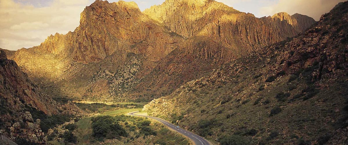 Montagu ofreciendo montañas y vistas de paisajes