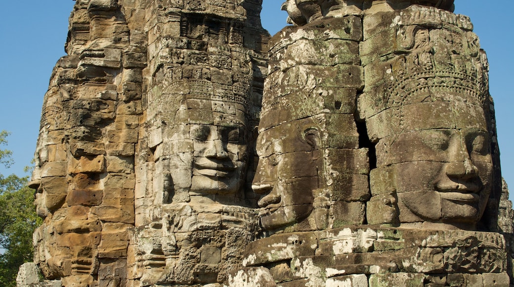 Angkor Bayon showing building ruins