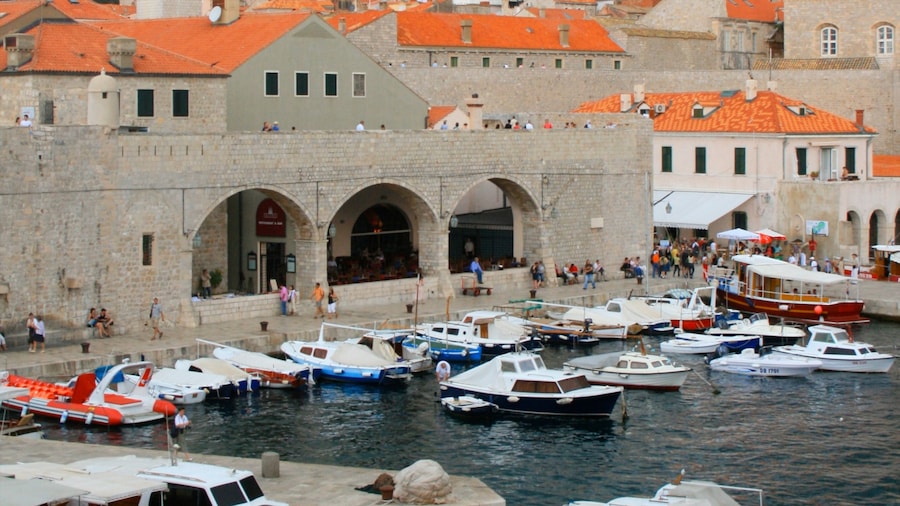 Gruz Harbor which includes a bay or harbour, heritage architecture and boating
