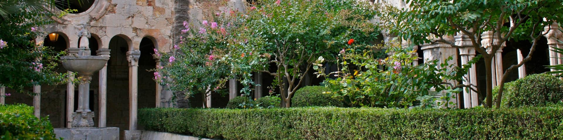 Rector\'s Palace showing chateau or palace, heritage architecture and a park