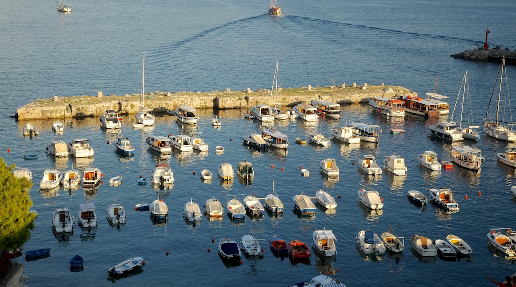 Dubrovnik - Zuid-Dalmatië toont varen en een baai of haven