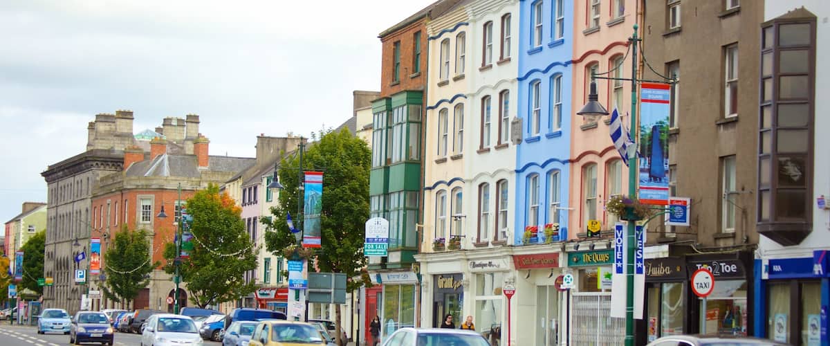 Waterford qui includes ville et scĂšnes de rue