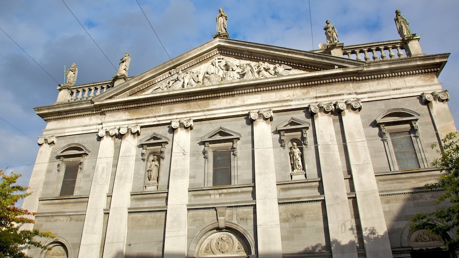 Waterford som inkluderar historisk arkitektur