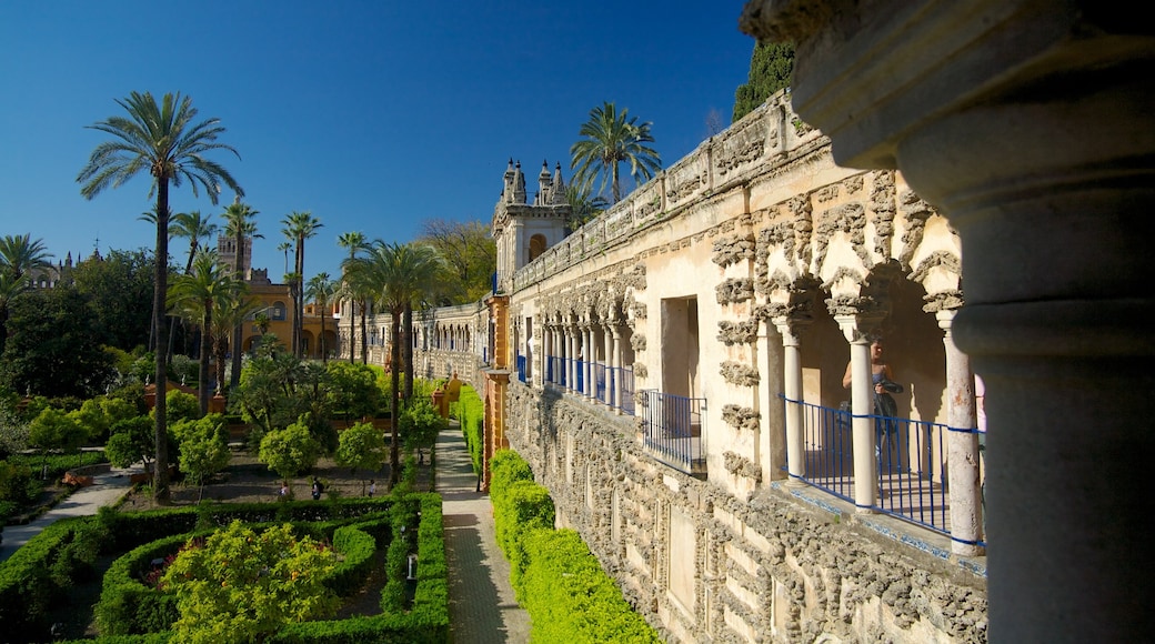 Alcázar johon kuuluu vanha arkkitehtuuri