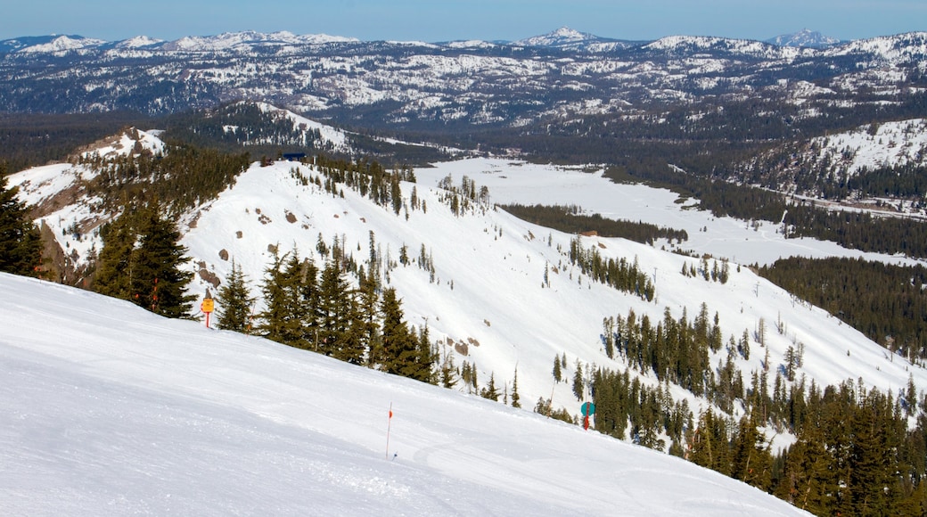 Sugar Bowl showing landscape views, mountains and snow