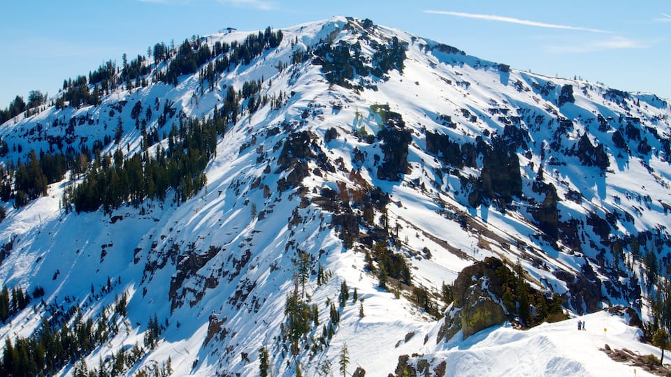 Sugar Bowl showing mountains, landscape views and snow