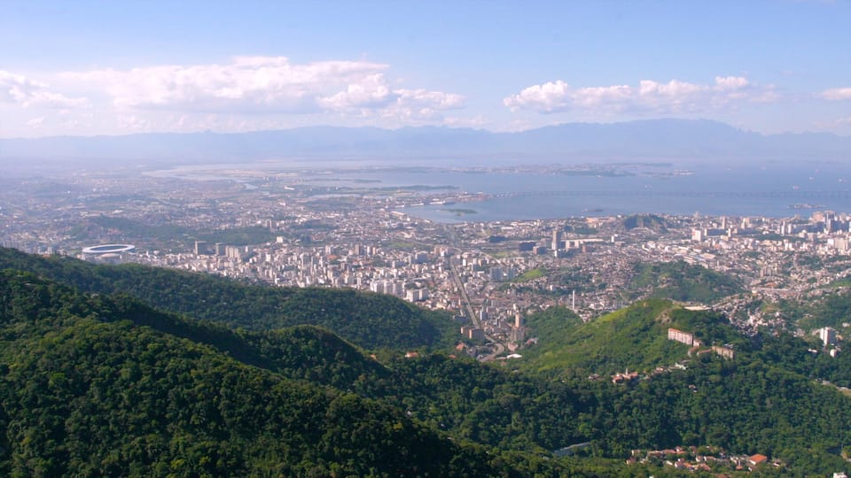 Corcovado which includes a city