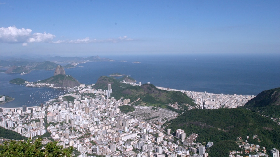 Brasil que inclui paisagens litorâneas, uma baía ou porto e uma cidade