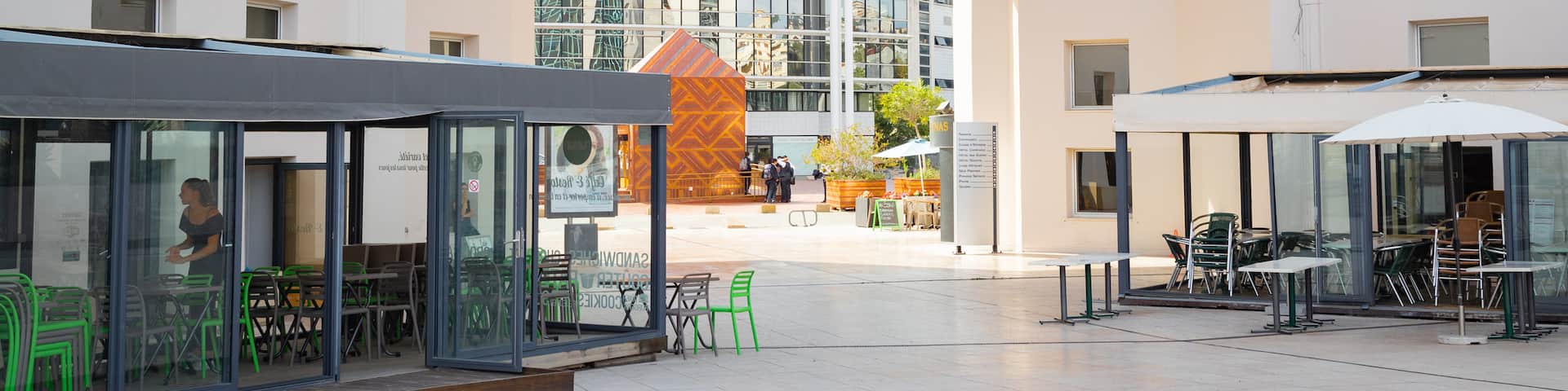 L\'Arenas showing signage