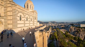 Notre-Dame de la Garde showing heritage elements, landscape views and views