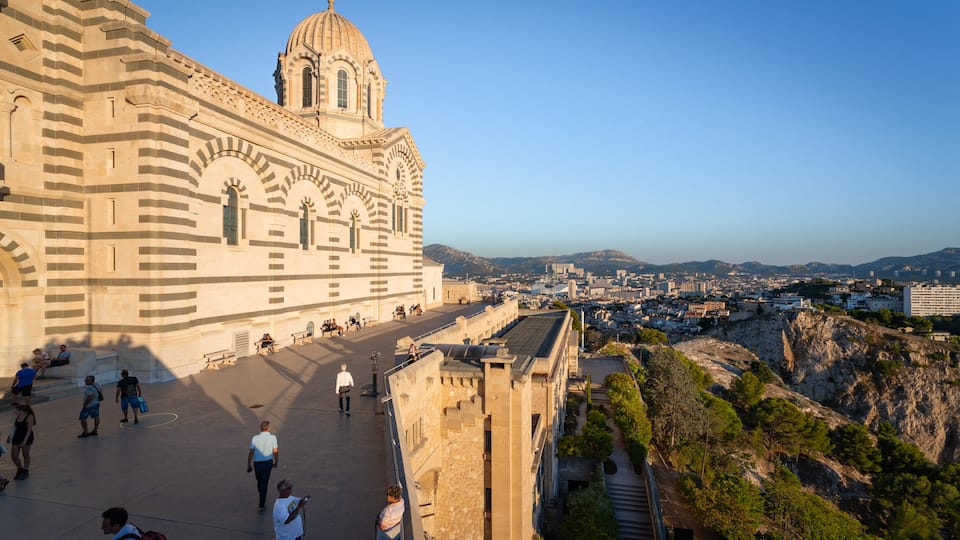 Notre-Dame de la Garde showing heritage elements, landscape views and views