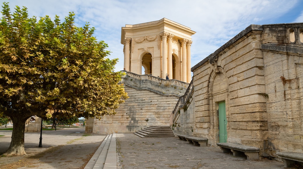 Montpellier Aqueduct featuring heritage elements