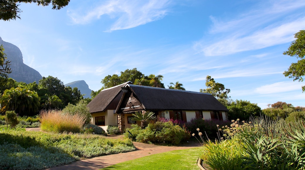 Jardin botanique national Kirstenbosch montrant maison, scènes tranquilles et parc