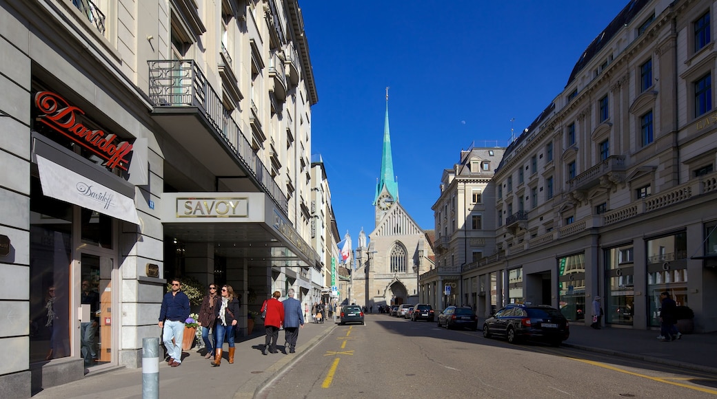 Abadía de Fraumünster mostrando imágenes de calles, shopping y una ciudad