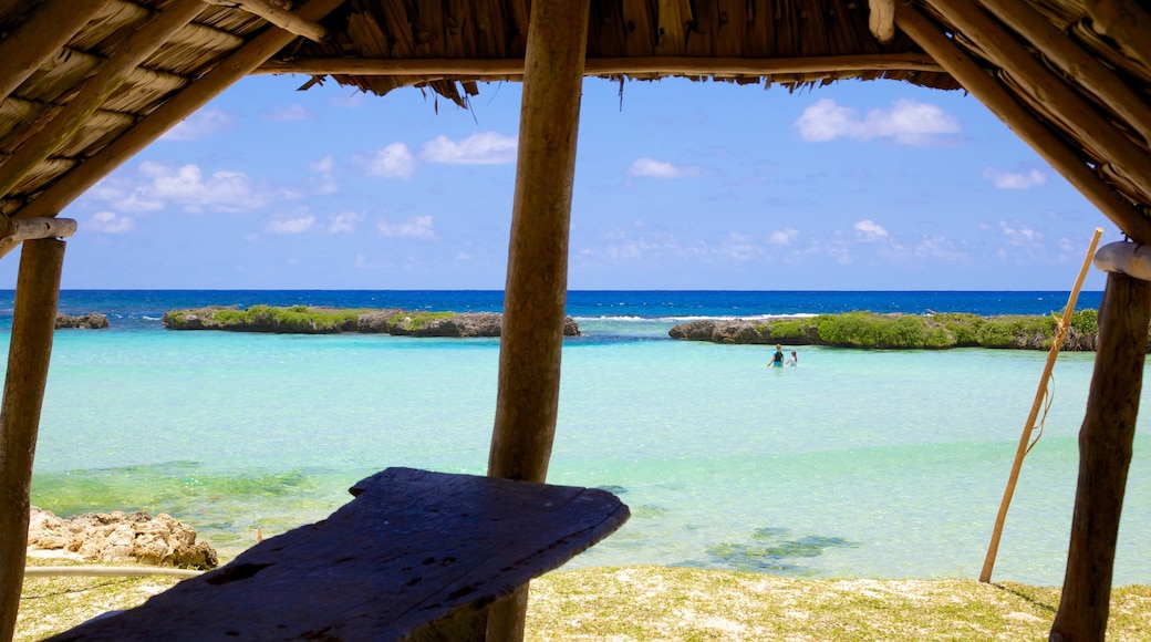 Port Vila presenterar bad, öfoton och en sandstrand