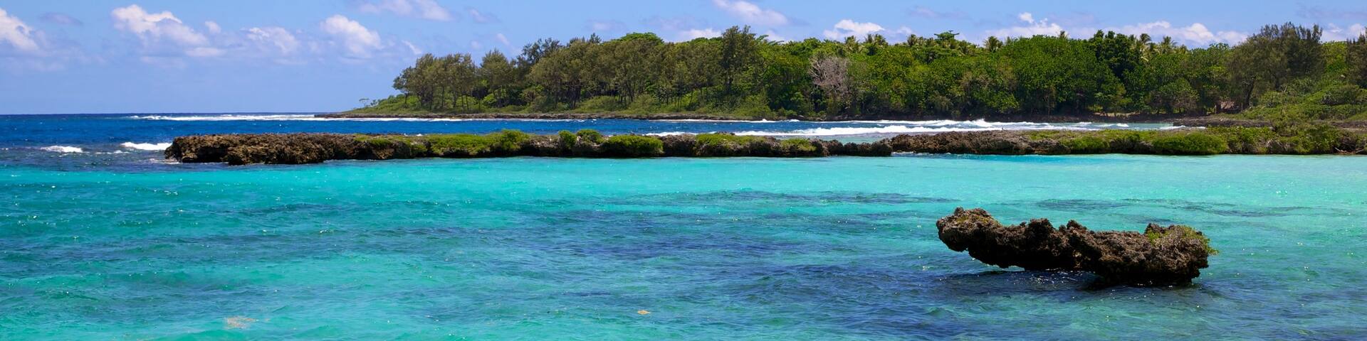Port Vila which includes tropical scenes, general coastal views and coral