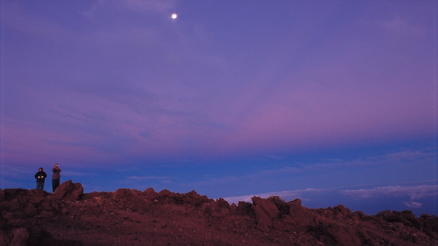 Kipahulu che include tramonto e paesaggio notturno cosi come coppia