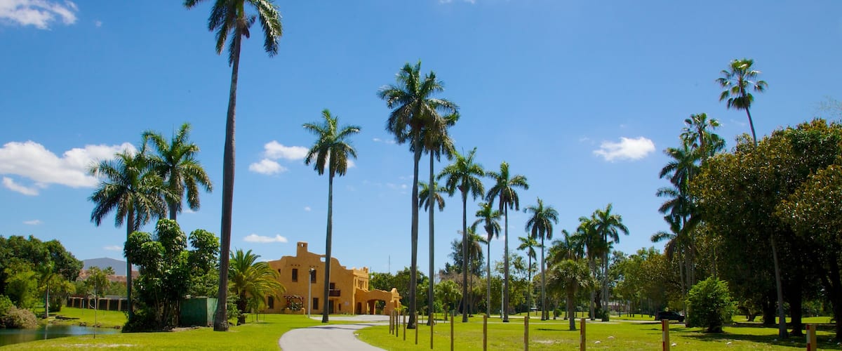 Miami Springs que incluye un jardín, escenas tropicales y vistas de paisajes