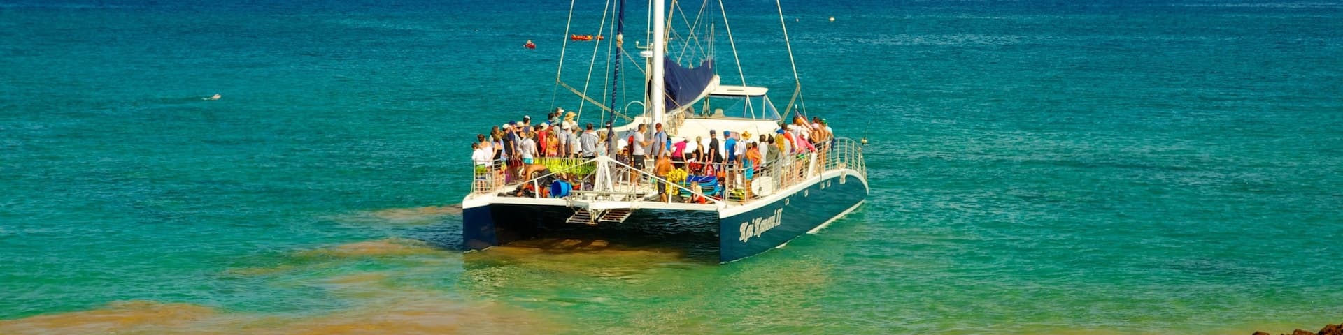 Molokini featuring a bay or harbour and boating