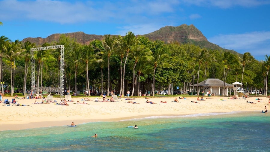 Kapiolani Park featuring a coastal town, landscape views and swimming