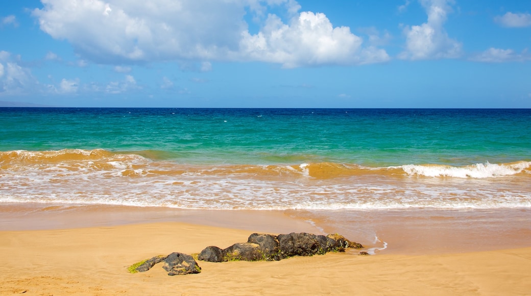 Keawakapu Beach showing a sandy beach, landscape views and tropical scenes