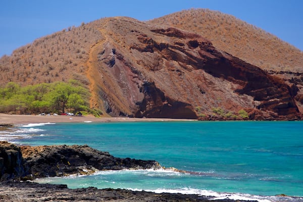 Maluaka Beach qui includes panoramas, côte escarpée et plage de galets