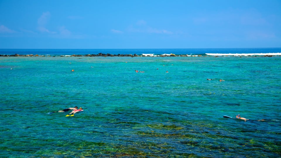 Kahalu\'u Beach Park caratteristiche di snorkeling, vista del paesaggio e colori della barriera corallina