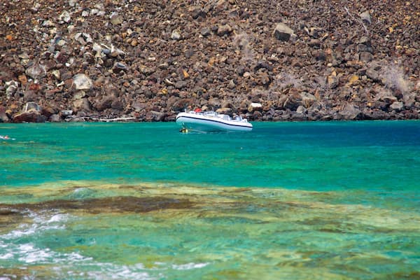 Captain Cook Monument featuring boating and rugged coastline