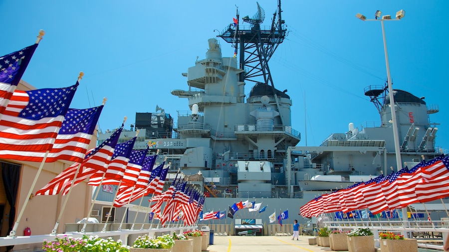 Đài tưởng niệm USS Missouri cho thấy quân sự