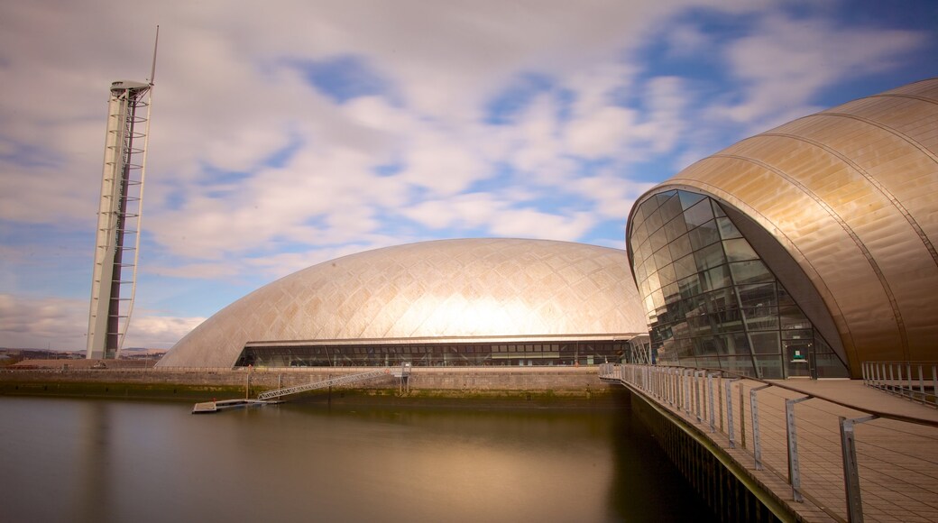 Wetenschapscentrum van Glasgow toont skyline