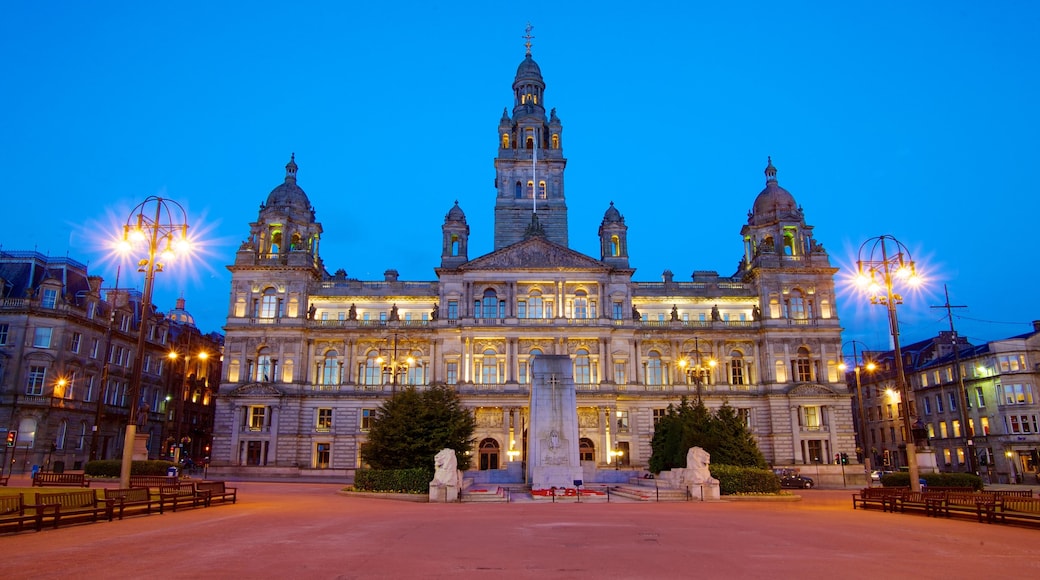 George Square showing a square or plaza, heritage architecture and a city