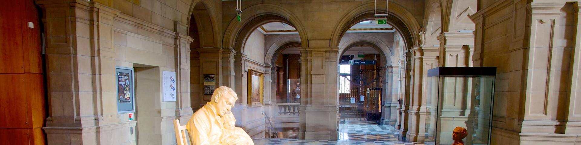 Kelvingrove Art Gallery and Museum showing interior views, a statue or sculpture and art