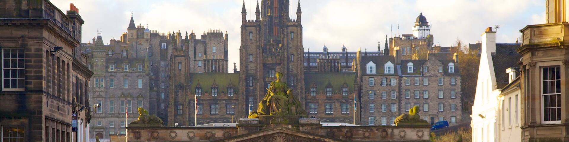 Scottish National Gallery showing a castle, street scenes and a city