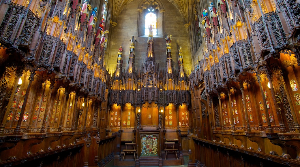 Kathedraal van St. Giles toont historische architectuur, een kerk of kathedraal en religieuze elementen