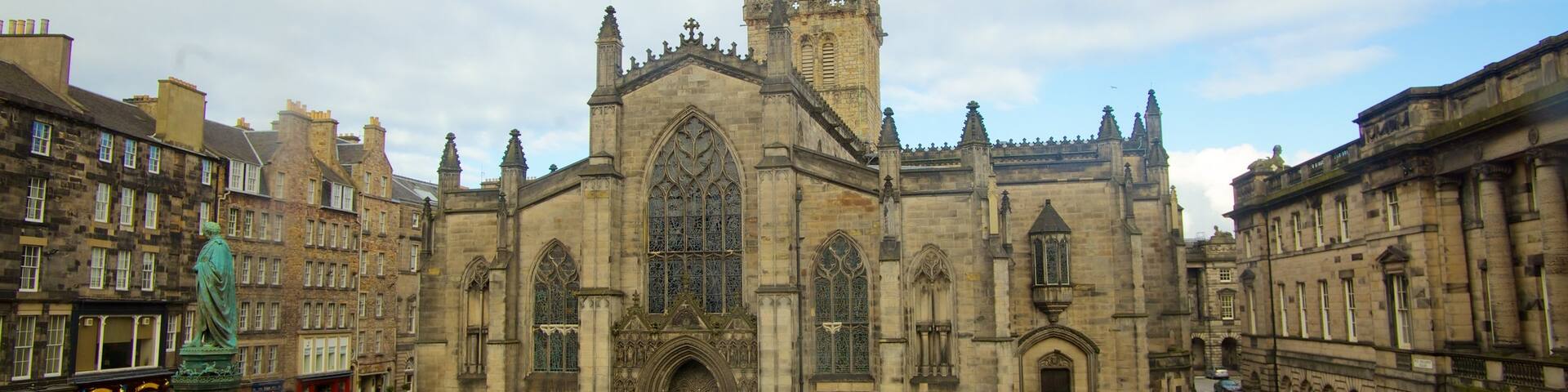 St. Giles\' Cathedral featuring religious aspects, a church or cathedral and a city
