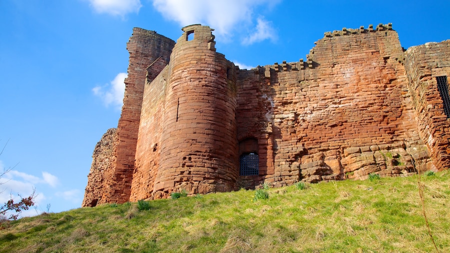Bothwell Castle featuring chateau or palace