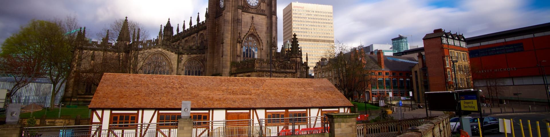 Manchester Cathedral showing a city, a church or cathedral and heritage architecture
