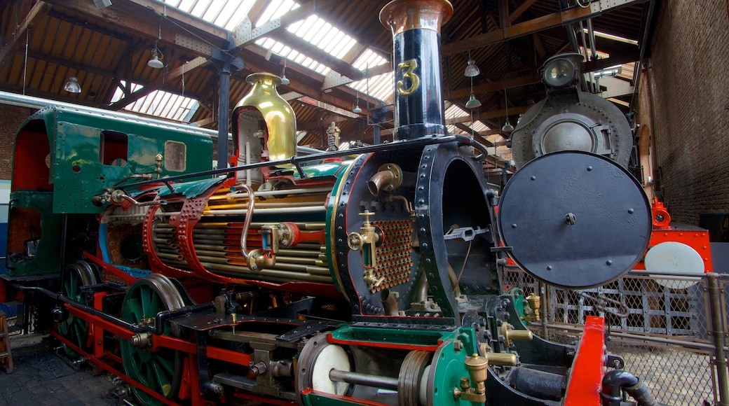 Museu da Ciência e Indústria mostrando vistas internas e itens de ferrovia