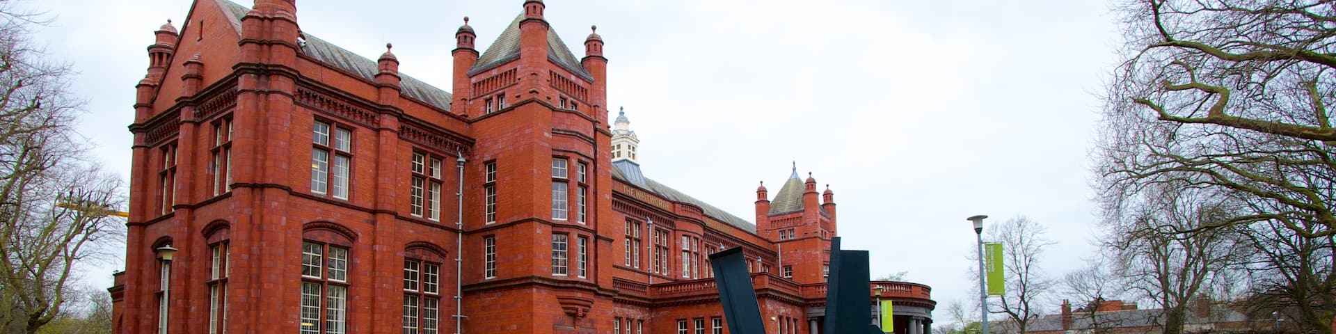 Whitworth Art Gallery montrant patrimoine architectural, parc et art