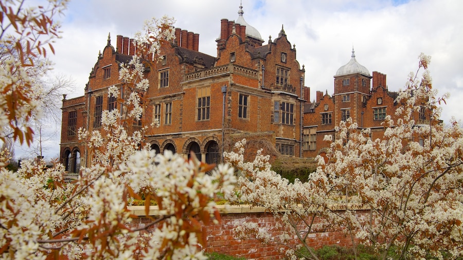Aston Hall som omfatter historiske bygningsværker og slot eller palads