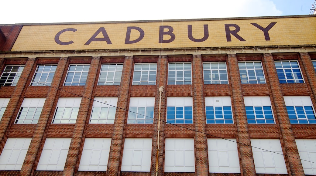 Cadbury World que inclui paisagens da cidade, arquitetura de patrimÎnio e sinalização