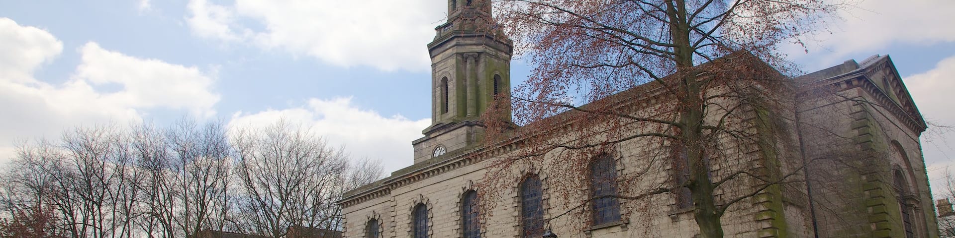 St. Paul\\\'s Church featuring religious elements, heritage architecture and a garden
