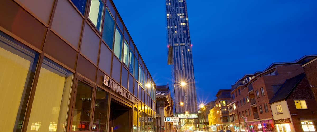 Manchester featuring modern architecture, street scenes and a city