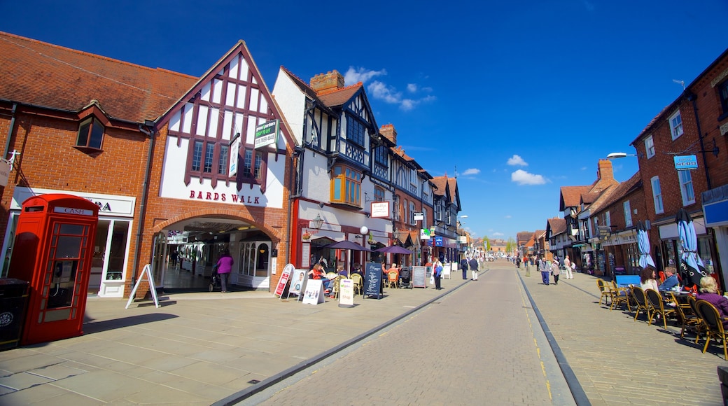 Stratford-upon-Avon cho thấy căn nhà, cảnh đường phố và kiến trúc di sản