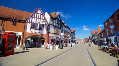 Stratford-upon-Avon which includes heritage architecture, a city and street scenes