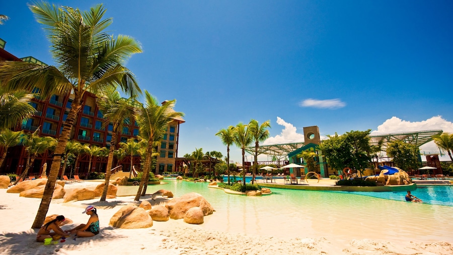 Sentosa showing landscape views, tropical scenes and a hotel