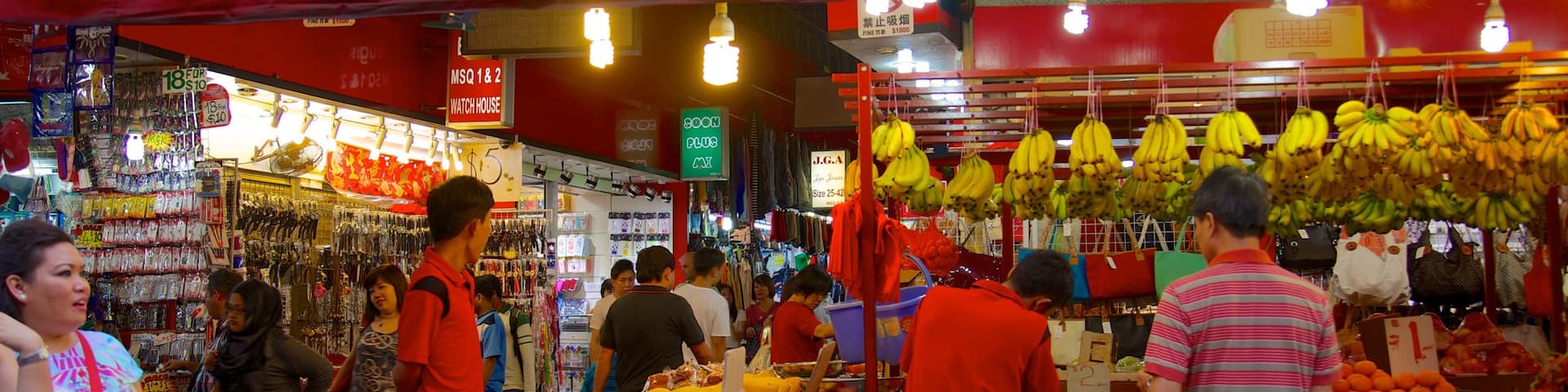 Bugis Street Shopping District showing shopping and food