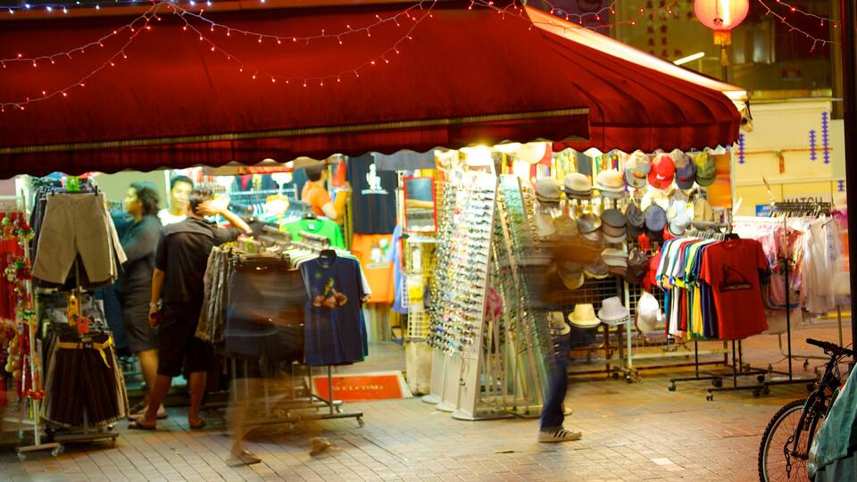 Área comercial de Bugis Street que incluye imágenes de calles, escenas de noche y shopping
