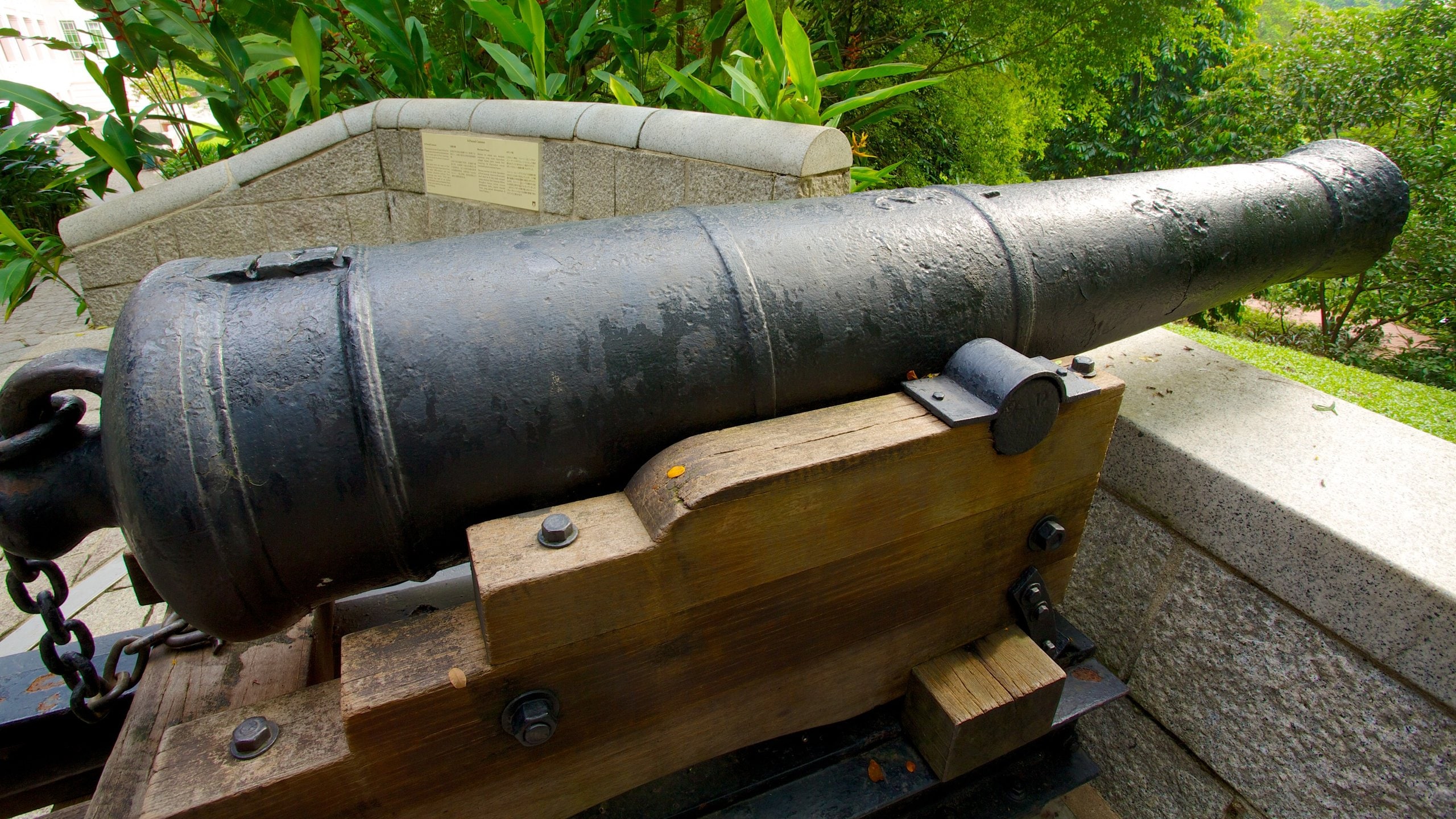 福康寧公園 其中包括 花園 和 軍事收藏品