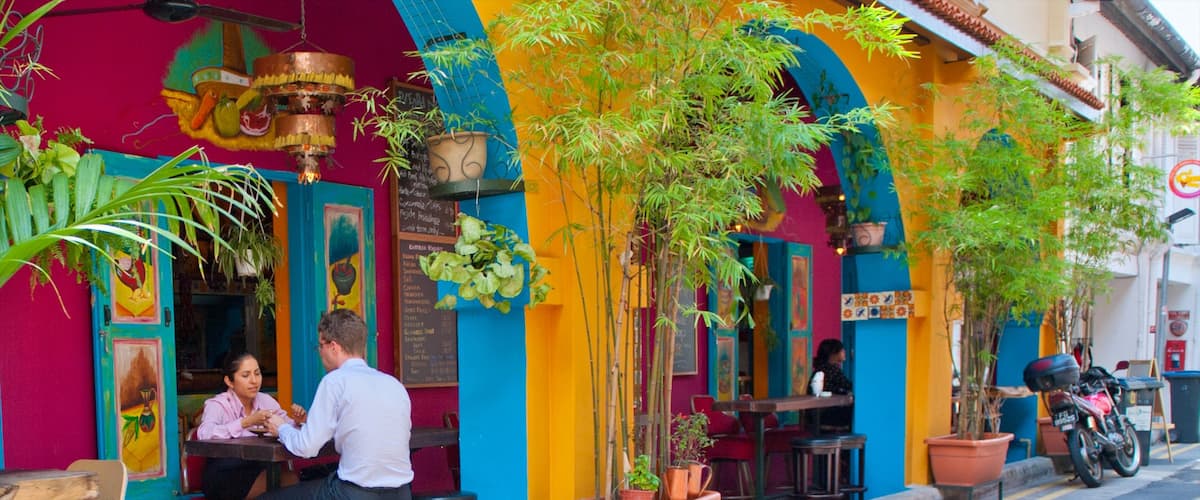 Haji 巷 呈现出 城市 和 街道景色 以及 一對夫婦